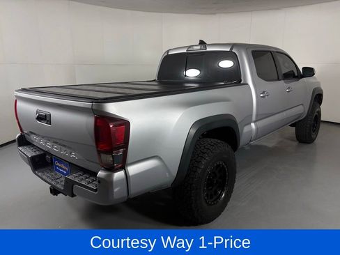 Used 2018 Toyota Tacoma TRD Off-Road w/ Technology Package AWD/4WD image 11