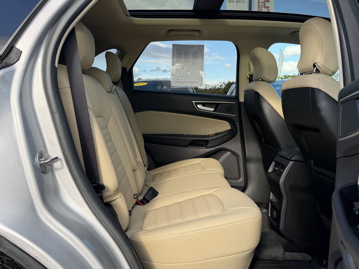 Used 2019 Ford Edge SEL w/ Equipment Group 201A AWD/4WD image 17
