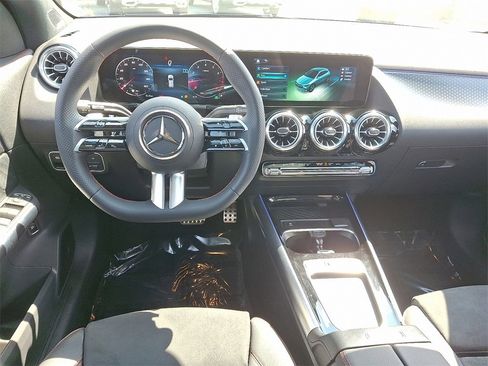 Certified 2024 Mercedes-Benz GLA 250 4MATIC image 11