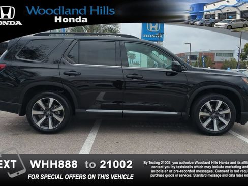 Used 2025 Honda Pilot Touring image 4