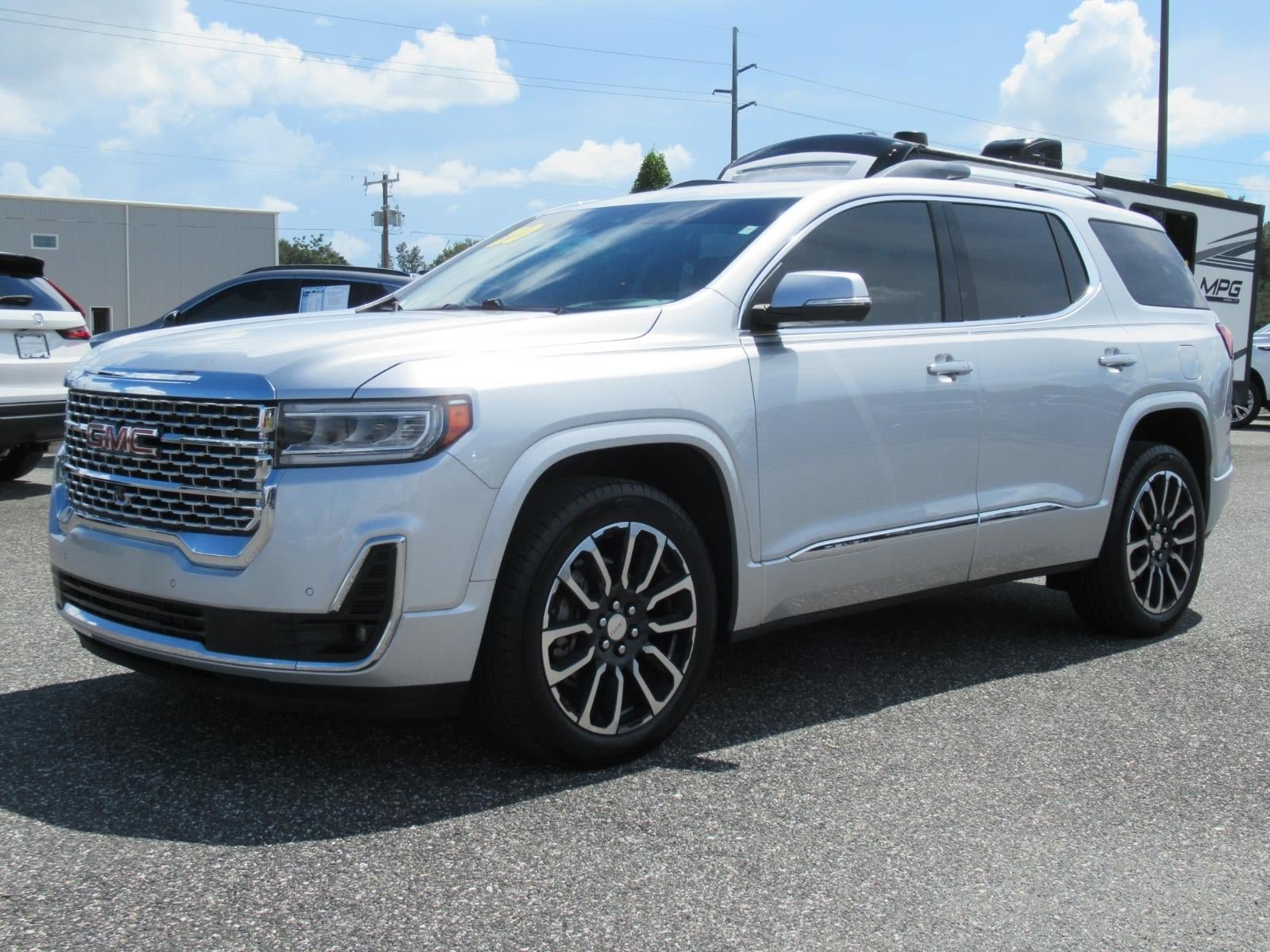 Used 2020 GMC Acadia Denali w/ Technology Package FWD image 3