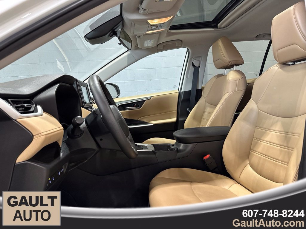 Used 2020 Toyota RAV4 XLE Premium AWD/4WD image 12