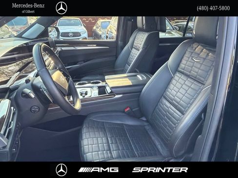 Used 2025 Cadillac Escalade ESV Sport Platinum AWD/4WD image 9