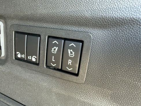 Used 2022 GMC Yukon XL Denali AWD/4WD image 18