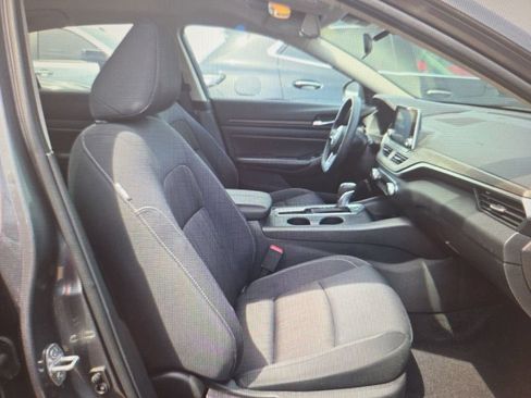 Used 2025 Nissan Altima 2.5 SV FWD image 10