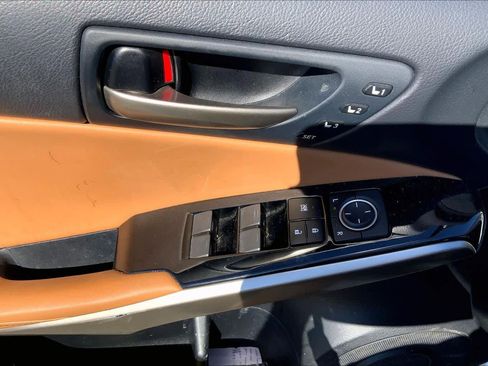 Used 2019 Lexus IS 300 AWD image 35