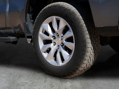 Used 2020 Chevrolet Silverado 1500 Custom w/ Custom Value Package image 10