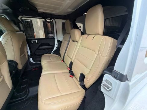 Used 2018 Jeep Wrangler Unlimited Sahara w/ Dual Top Group AWD/4WD image 15