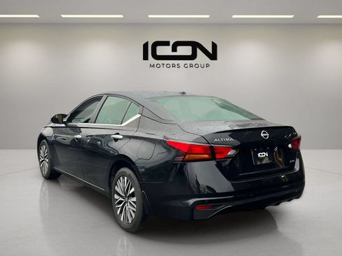 Used 2024 Nissan Altima 2.5 SV AWD/4WD image 3