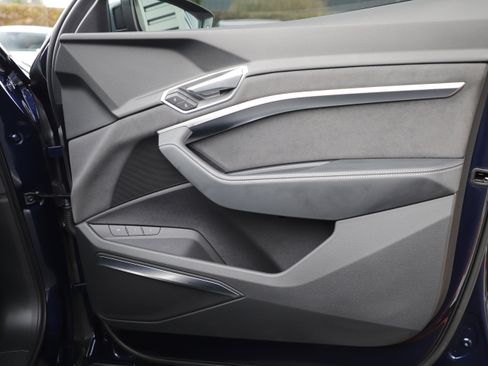 Used 2022 Audi e-tron S Prestige image 7