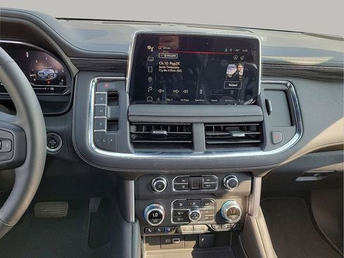 Used 2024 GMC Yukon XL SLT w/ SLT Premium Package image 4