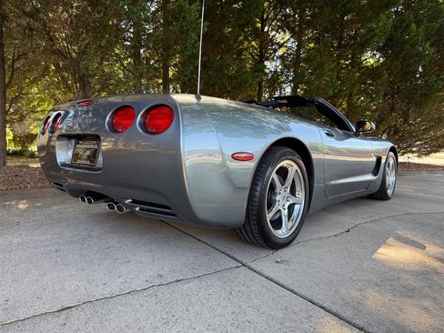 Used 2004 Chevrolet Corvette Convertible w/ Preferred Equipment Group image 39