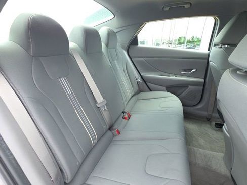 Used 2023 Hyundai Elantra SEL FWD image 16