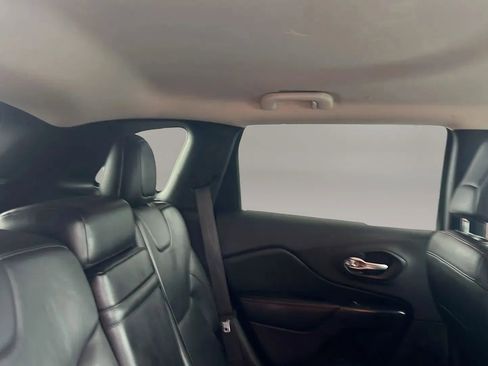 Used 2015 Jeep Cherokee Trailhawk w/ Comfort/Convenience Group image 39