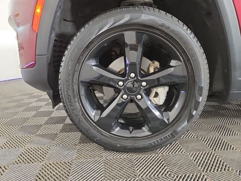 Certified 2024 Jeep Grand Cherokee Limited w/ Black Appearance Package AWD/4WD image 34