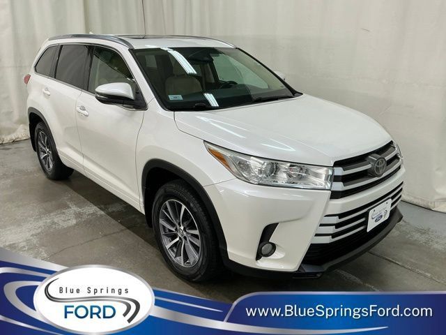 Used 2018 Toyota Highlander XLE AWD/4WD image 1