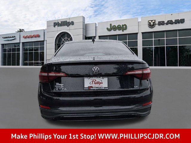Used 2023 Volkswagen Jetta SE FWD image 4