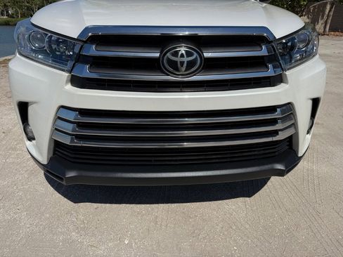 Used 2017 Toyota Highlander Limited FWD image 5