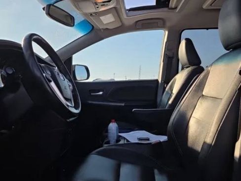 Used 2015 Toyota Sienna SE Premium image 8