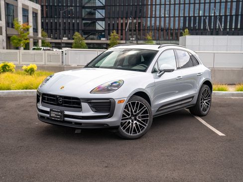 Certified 2024 Porsche Macan AWD/4WD image 1
