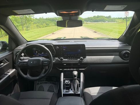 Used 2024 Chevrolet Colorado Trail Boss w/ Technology Package AWD/4WD image 16