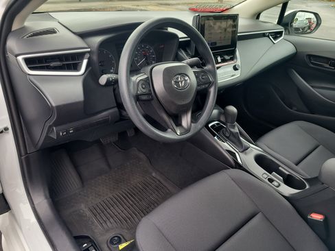 Used 2025 Toyota Corolla LE image 18
