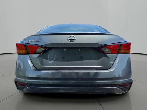 Used 2025 Nissan Altima 2.5 SV FWD image 14