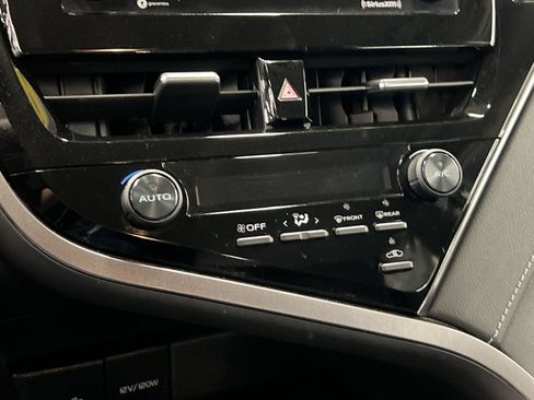 Used 2021 Toyota Camry SE FWD image 18