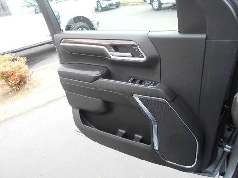Used 2023 Chevrolet Silverado 1500 LT AWD/4WD image 9