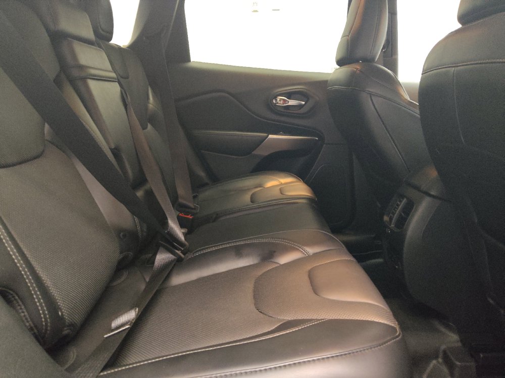 Used 2019 Jeep Cherokee Limited FWD image 19