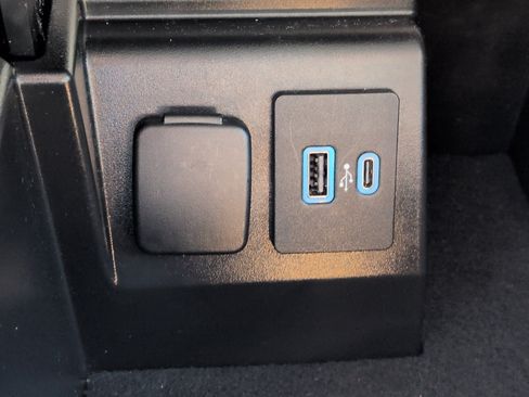 Certified 2023 Ford Explorer XLT w/ Equipment Group 202A RWD image 21
