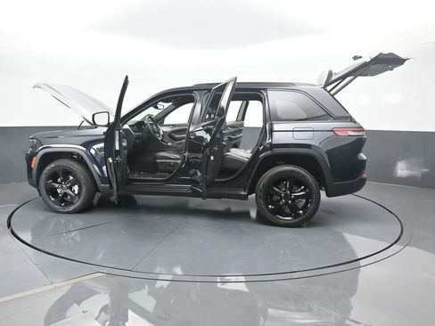 Used 2024 Jeep Grand Cherokee Limited w/ Black Appearance Package image 76