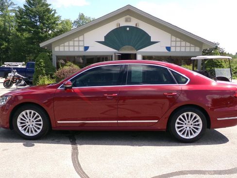 Used 2017 Volkswagen Passat 1.8T SE FWD image 2