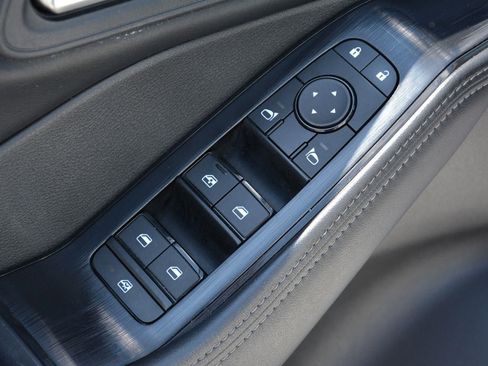 Used 2024 Nissan Rogue SV AWD/4WD image 9