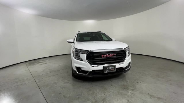 Used 2023 GMC Terrain SLE w/ Driver Convenience Package FWD image 3