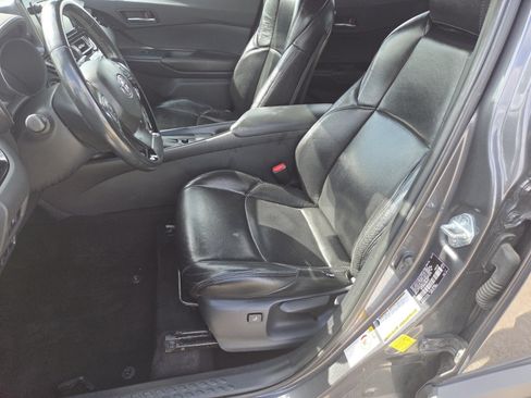 Used 2018 Toyota C-HR XLE FWD image 22