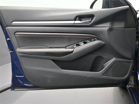 Used 2023 Nissan Altima 2.5 SR image 12