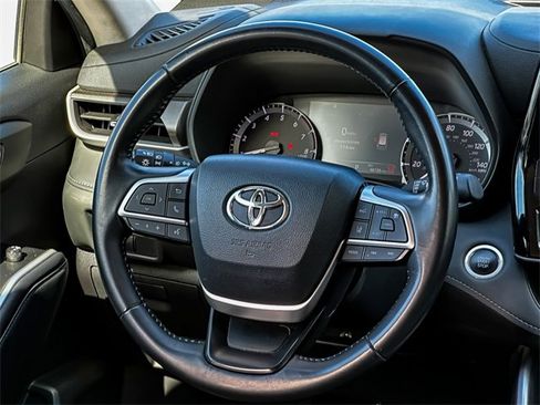 Used 2024 Toyota Highlander LE image 29