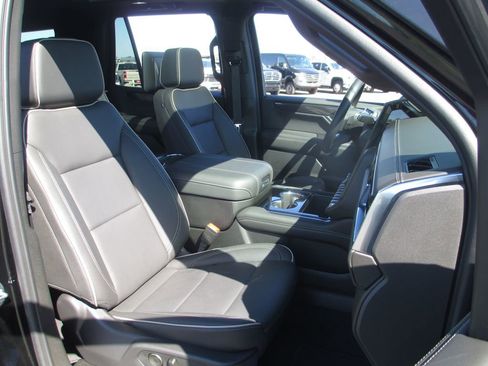 Used 2025 GMC Yukon Elevation w/ Elevation Premium Package AWD/4WD image 25