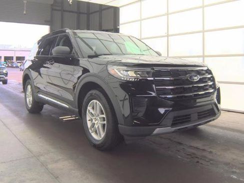 Used 2025 Ford Explorer Active AWD/4WD image 4