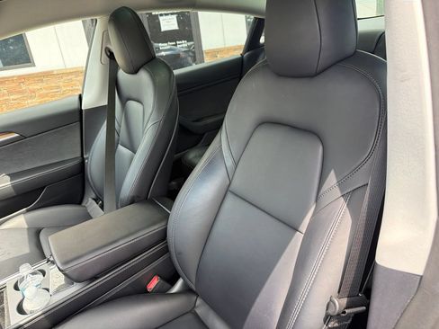 Used 2022 Tesla Model 3 RWD image 2