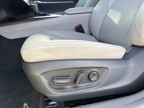 Used 2022 Toyota Camry XLE image 19