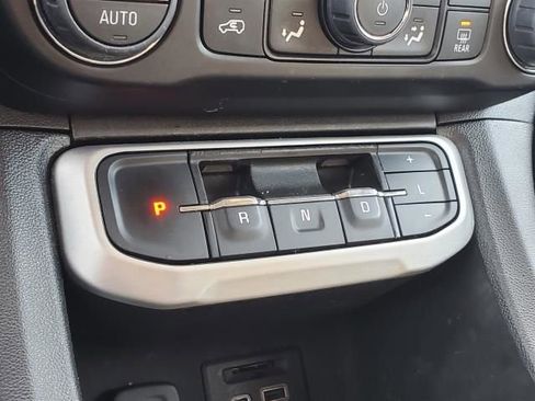 Used 2023 GMC Acadia SLT image 33