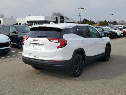 Used 2024 GMC Terrain SLE FWD image 4