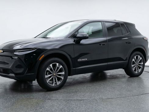 Used 2025 Chevrolet Equinox LT FWD image 3