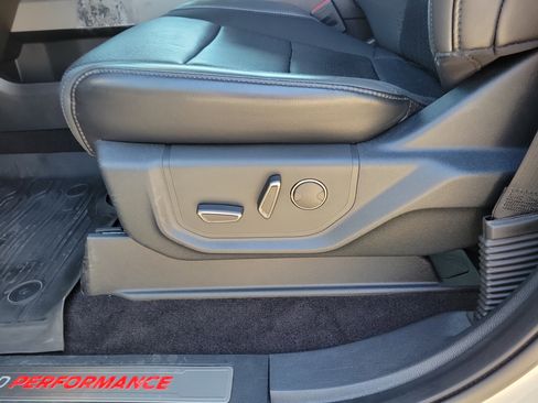 Used 2019 Ford F150 Raptor w/ Equipment Group 802A Luxury image 9