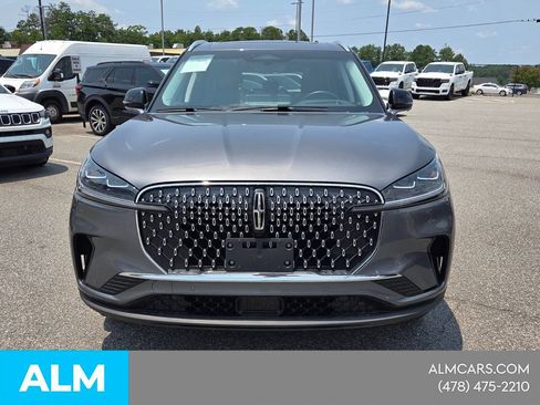 Used 2025 Lincoln Aviator Reserve AWD/4WD image 2