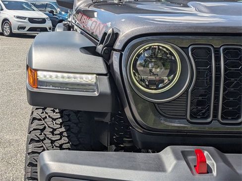 Used 2025 Jeep Wrangler Rubicon image 9