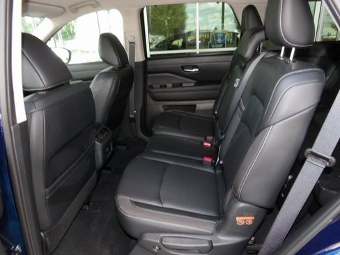 Certified 2023 Nissan Pathfinder SL w/ Black Appearance Package image 22