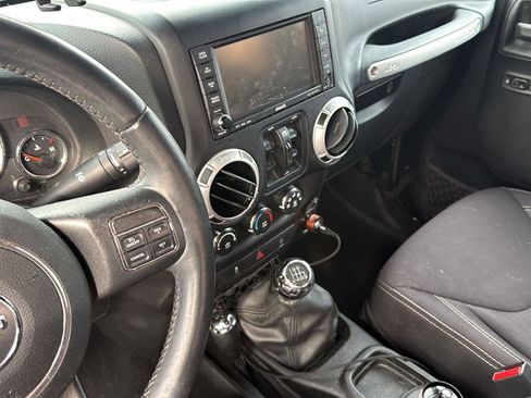 Used 2014 Jeep Wrangler Unlimited Sahara w/ Max Tow Package image 15